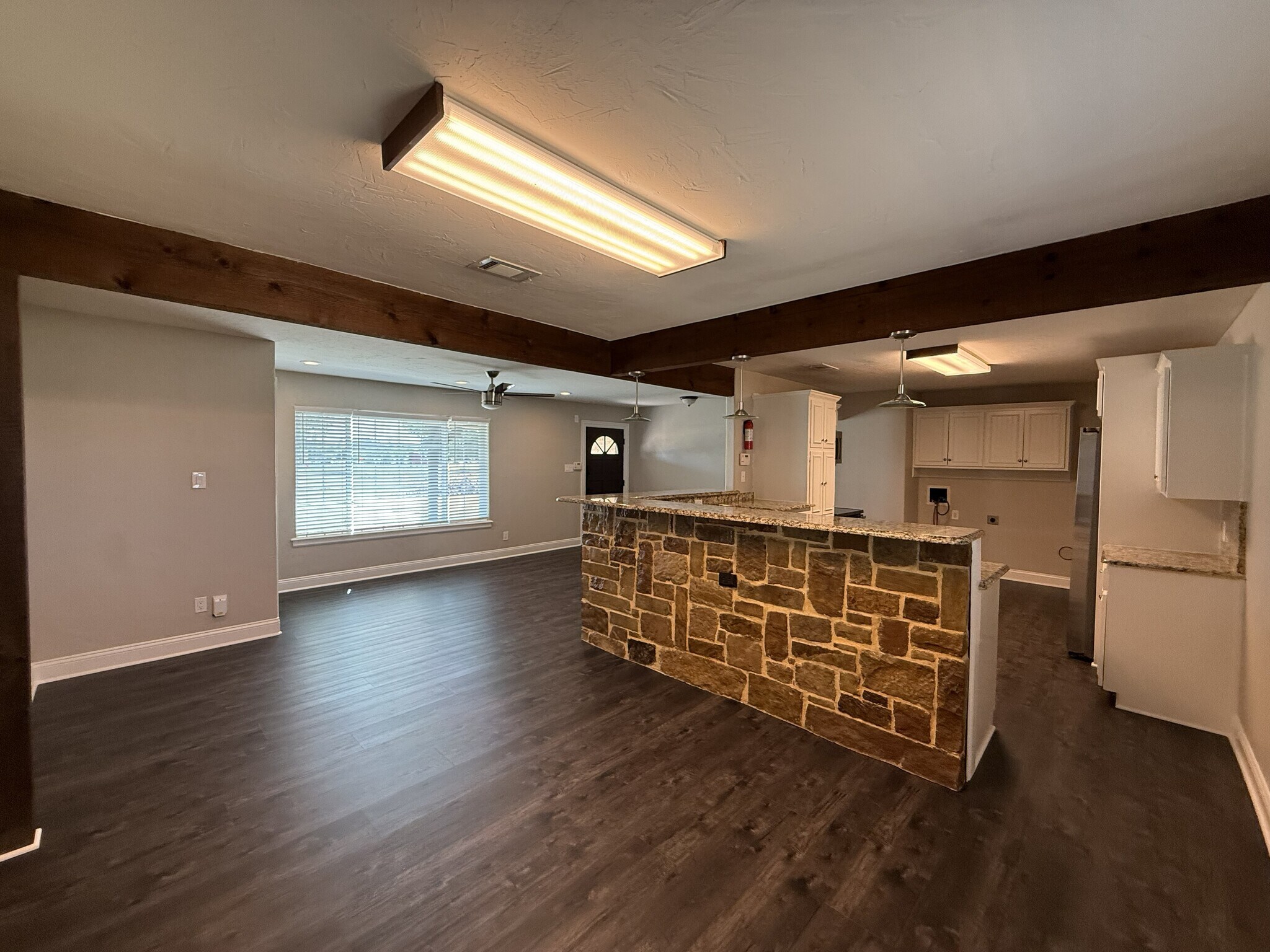 Building Photo - 105 Acker St
