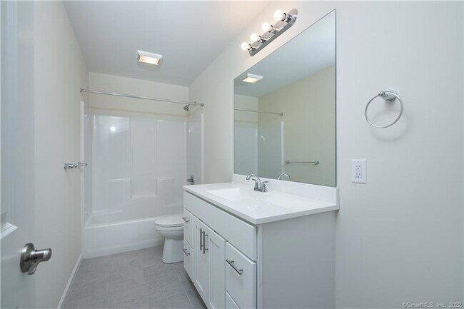 Building Photo - 27 Woodside Dr