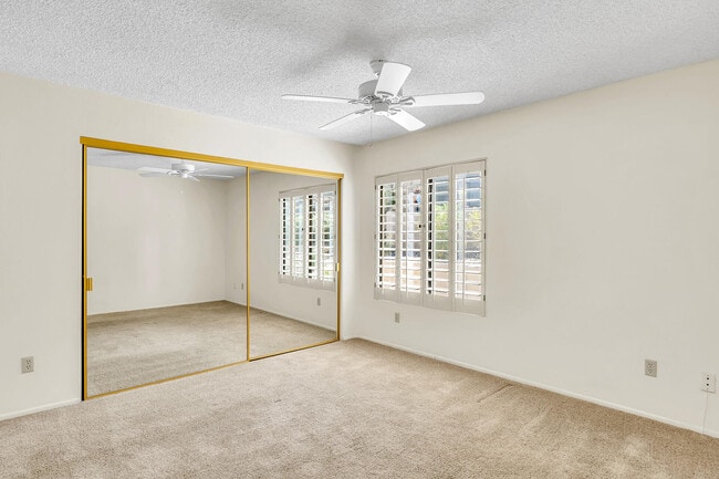 Building Photo - 48594 Oakwood Way