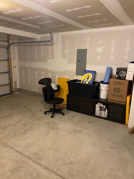 Building Photo - 427 Silo Ct