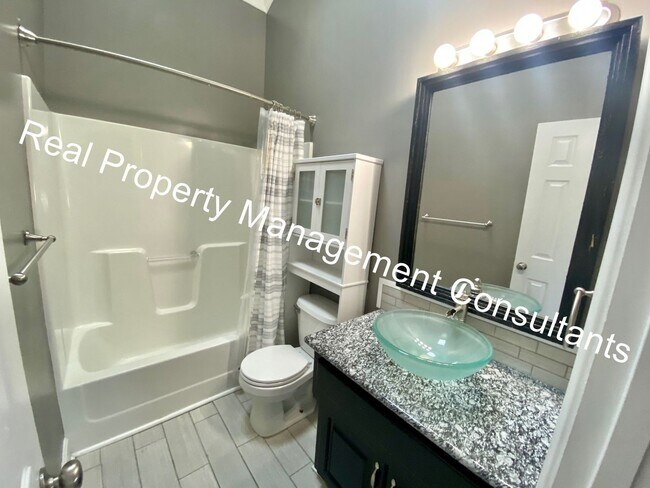 Building Photo - 3 Bedroom in Lees Summit School District