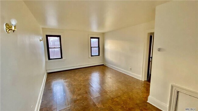 Building Photo - 918 Hempstead Turnpike