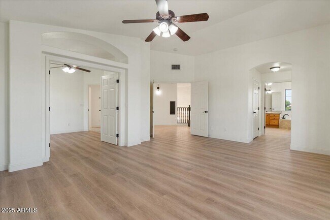 Building Photo - 1414 N Palmsprings Dr