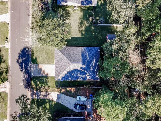 Building Photo - 203 Pine Valley