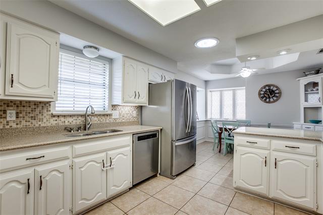 Building Photo - 2211 Bluebonnet Dr