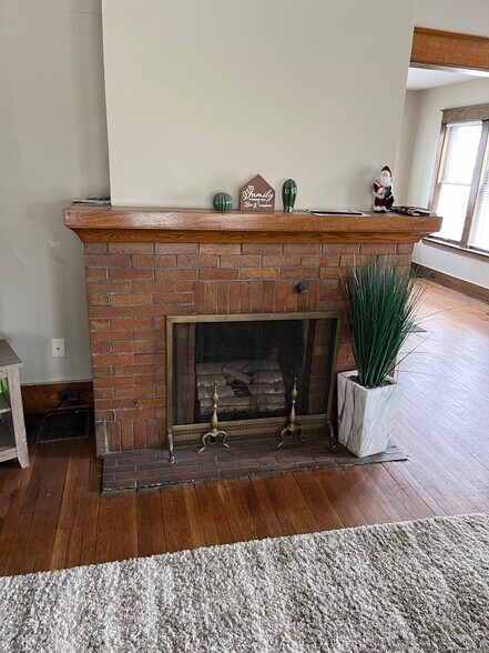 Building Photo - 1301 Fulton St W