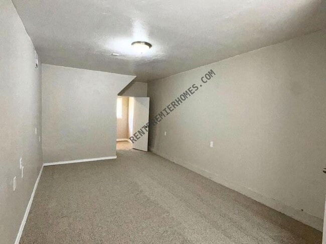 Building Photo - 3041 SW 40th Pl