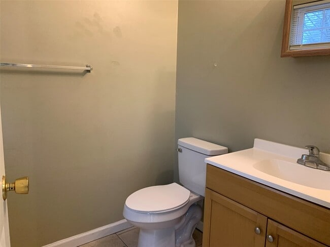 Building Photo - 403 Frank St