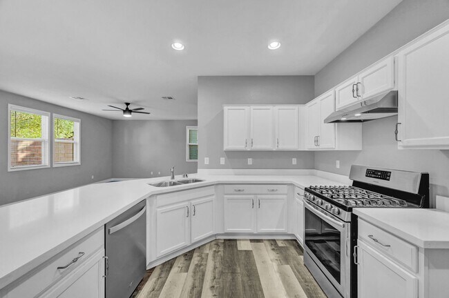 Building Photo - Charming 3-Bedroom Two-Story Home in Gated...