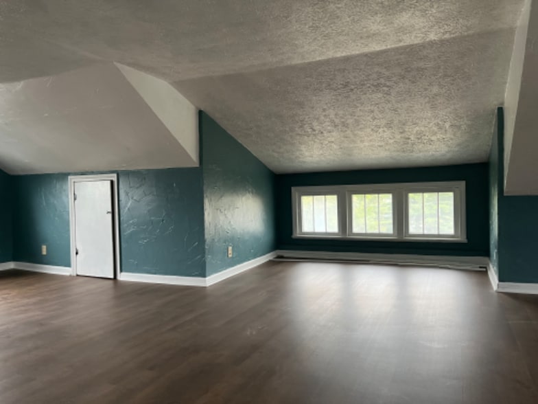 Building Photo - 1010 15th St NW