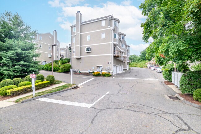 Building Photo - 39 Glenrock