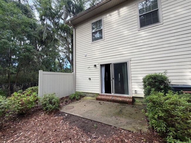 Building Photo - 501 Reserve Ln
