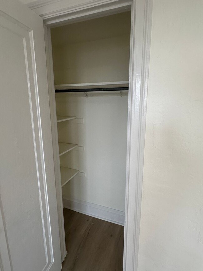 Building Photo - Bright 1 Bed Apartment- Upper Darby