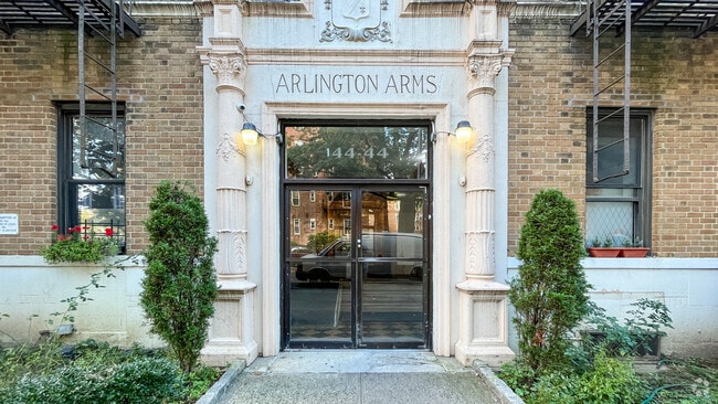 Entrance Photo - Arlington Arms