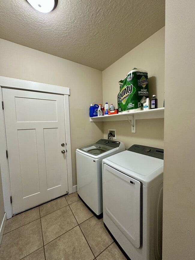 Building Photo - 1973 Park Rim Way