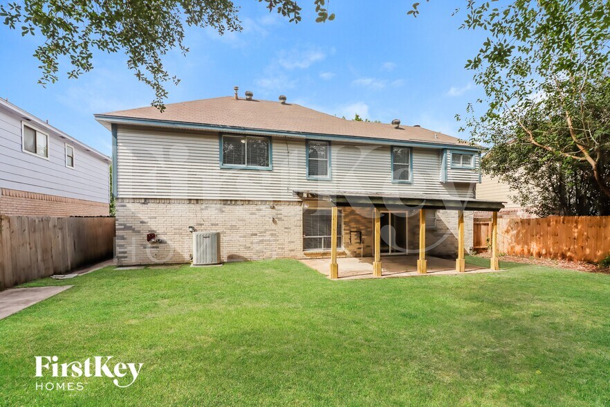 Building Photo - 9631 Orangevale Dr