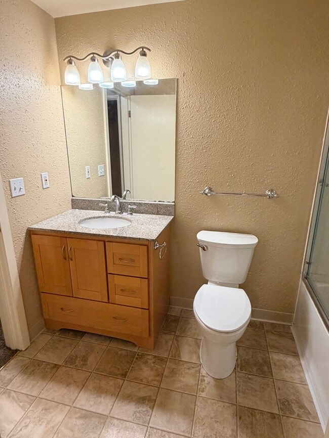 Building Photo - Beautiful Home w/Fenced Yard, Garage Is Minutes Away from Nike, Intel & MORE!