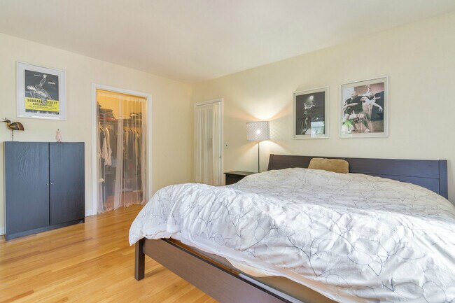 Building Photo - 48 Stelfox St