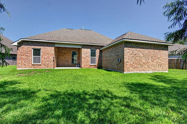 Building Photo - 15034 Belhaven St