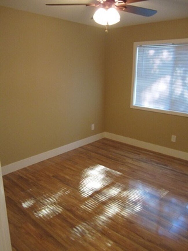 Building Photo - 2 Bed/2 Bath Duplex in Vallejo