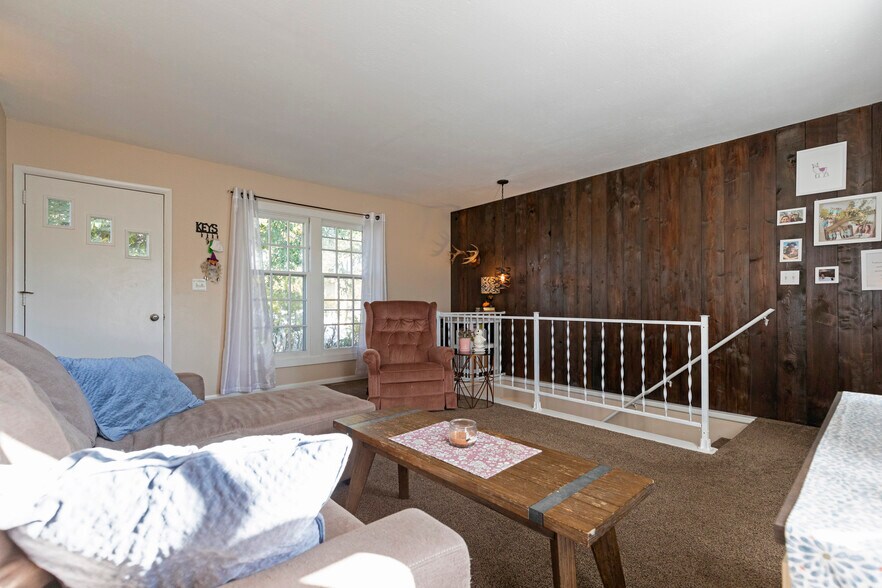 Building Photo - 1847 W Sussex Ave