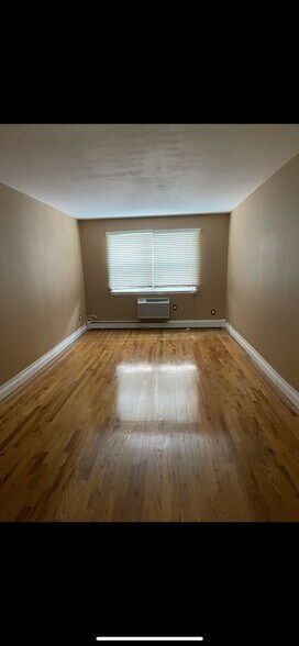 Building Photo - 1723 Shore Pky