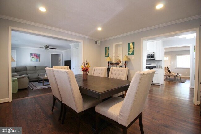 Building Photo - 3287 Annandale Rd