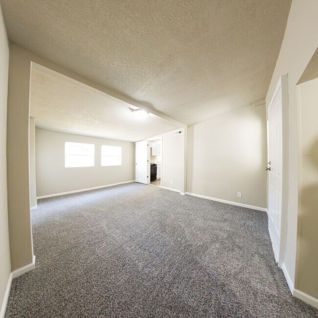 Building Photo - 1250 E 27th St