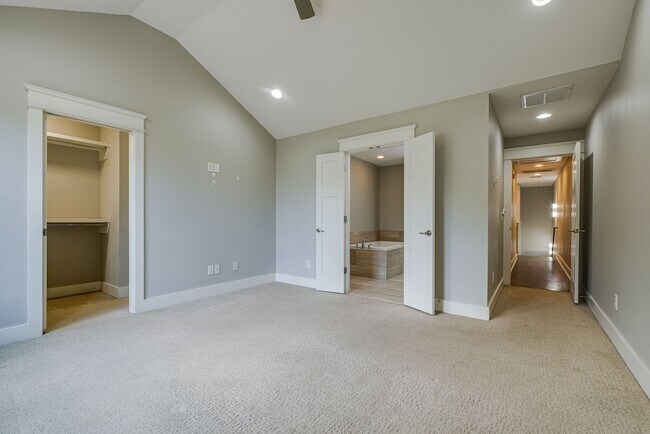 Building Photo - Beautiful build in Cleveland Park (Downtown Nashville)