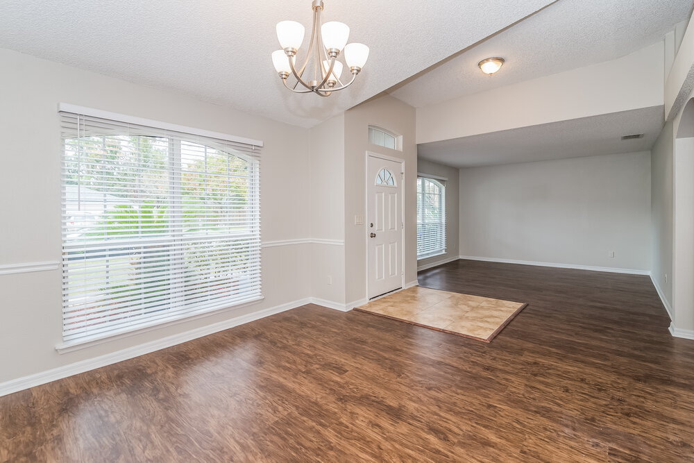 Building Photo - 975 Deer Spring Dr