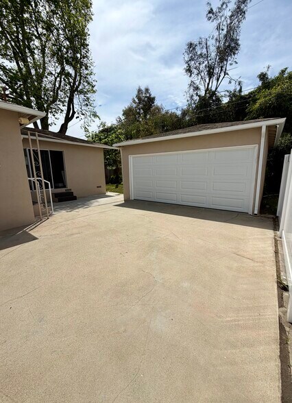 Building Photo - 4225 Tuller Ave