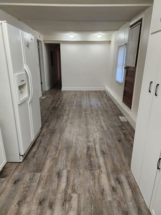 Building Photo - 3 bedroom home for lease