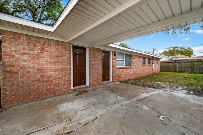 Building Photo - 5615 Beechnut St