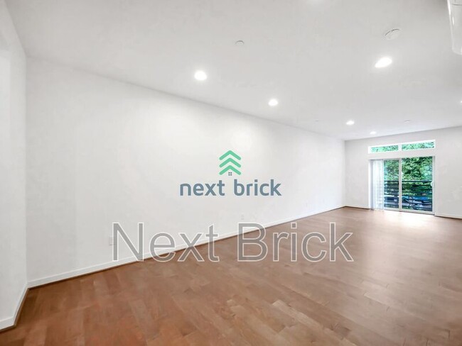 Building Photo - 15779 NE 15th St