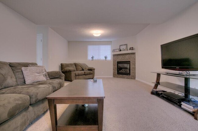 Building Photo - 4613 Springview Dr