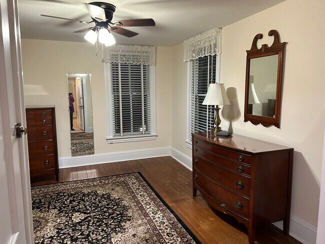 bedroom - 375 S Bellevue Ave