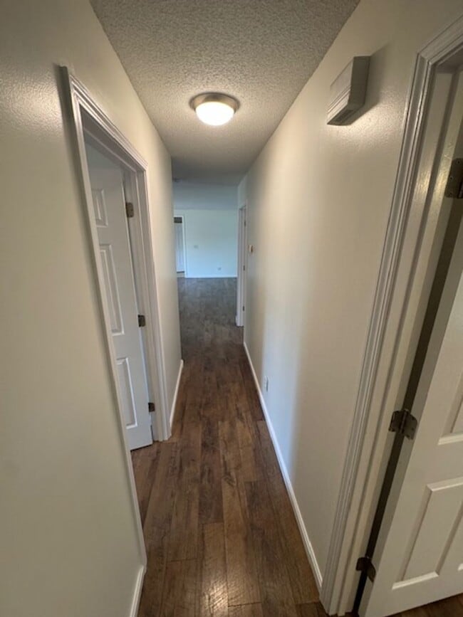 Building Photo - 394 Valley View Dr