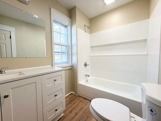 Building Photo - 1715 Marshall St