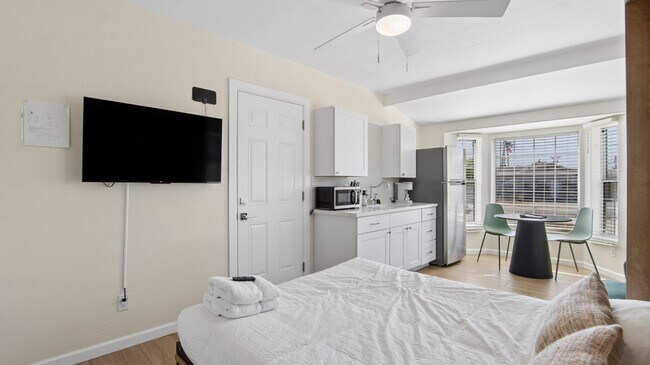 Building Photo - 2929 N 55th Pl
