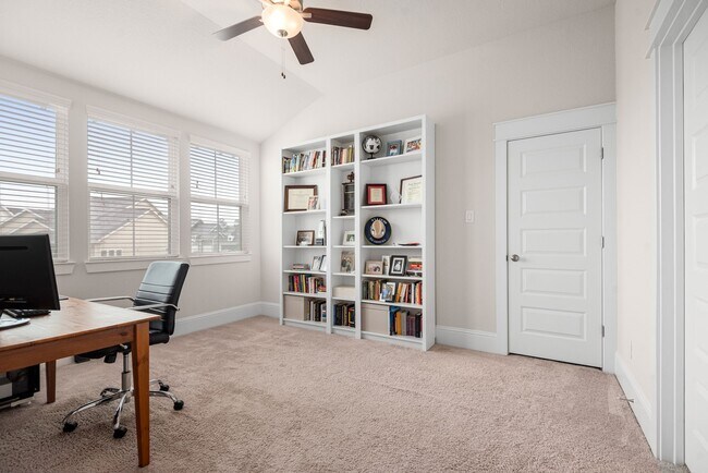 Building Photo - 2335 Pale Star Dr