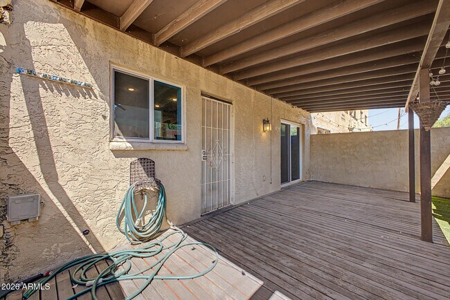 Building Photo - 2225 E Catalina Dr