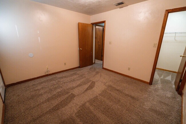 Building Photo - 1224 Brafforton Dr