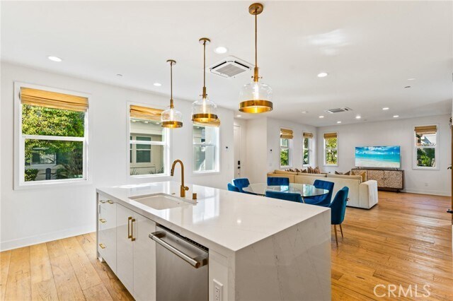 Building Photo - 2116 Cresta Dr