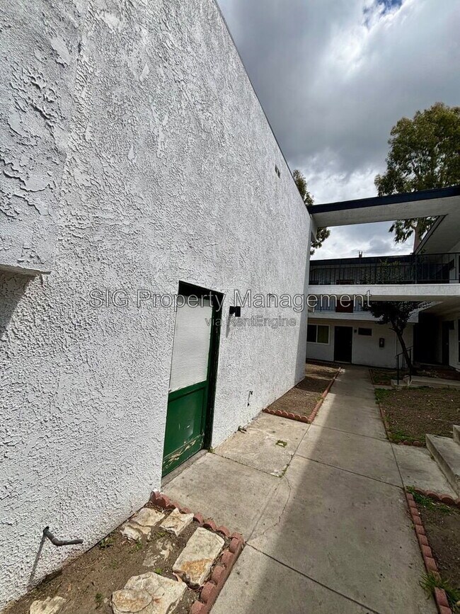 Building Photo - 10635 Sherman Grove Ave