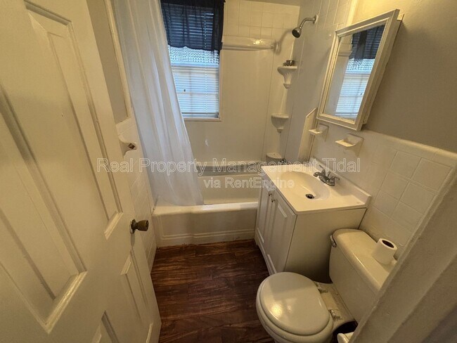 Building Photo - 1624 Rolfe Pl