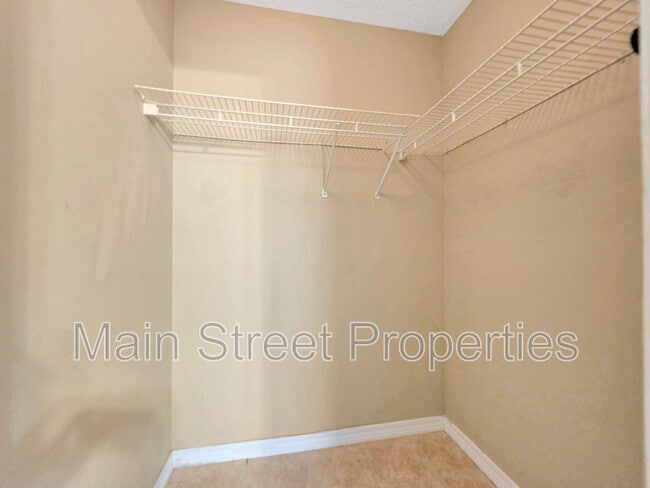 Building Photo - 3359 Green Briar Cir