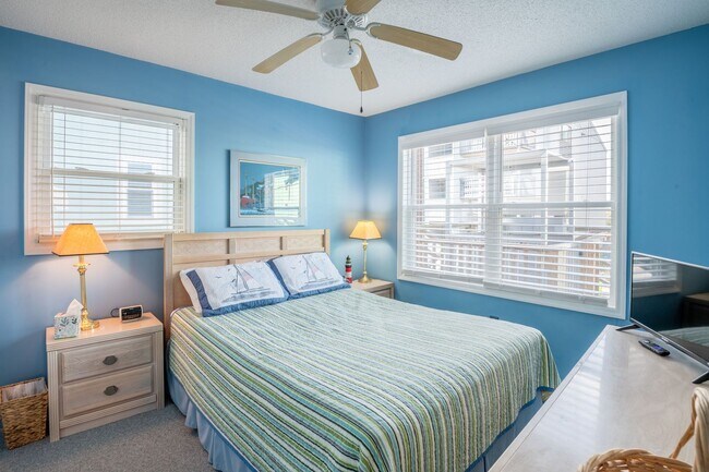 Building Photo - FURNISHED OFF-SEASON MONTHLY RENTAL-STARTI...
