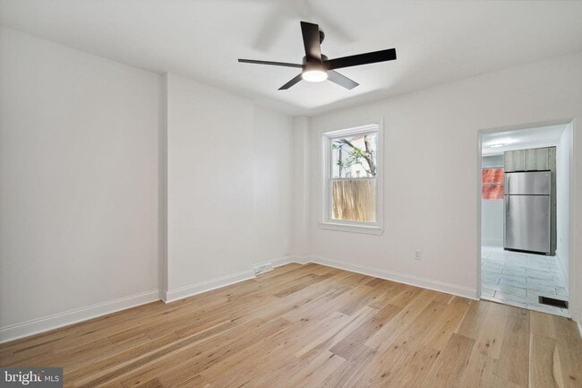 Building Photo - 7 E Oxford St