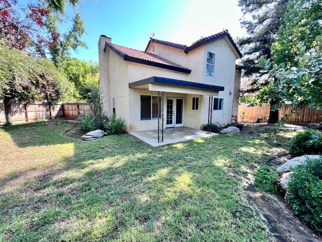 Building Photo - $2,495 Shepherd & Maple, 3 Bedroom 3 full ...