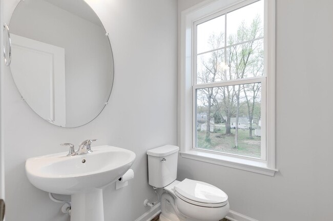 Building Photo - Price Drop on 3 Bedroom Luxury Condo in Glen Allen!!! ***Available Beginning of March***